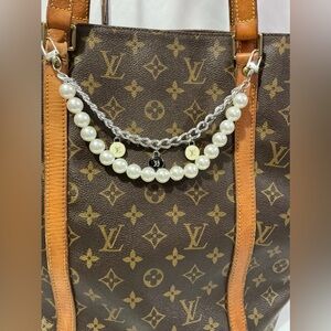 Silver Pearl Chain Top Handle, Chain Strap Louis Vuitton Black & Silver charms